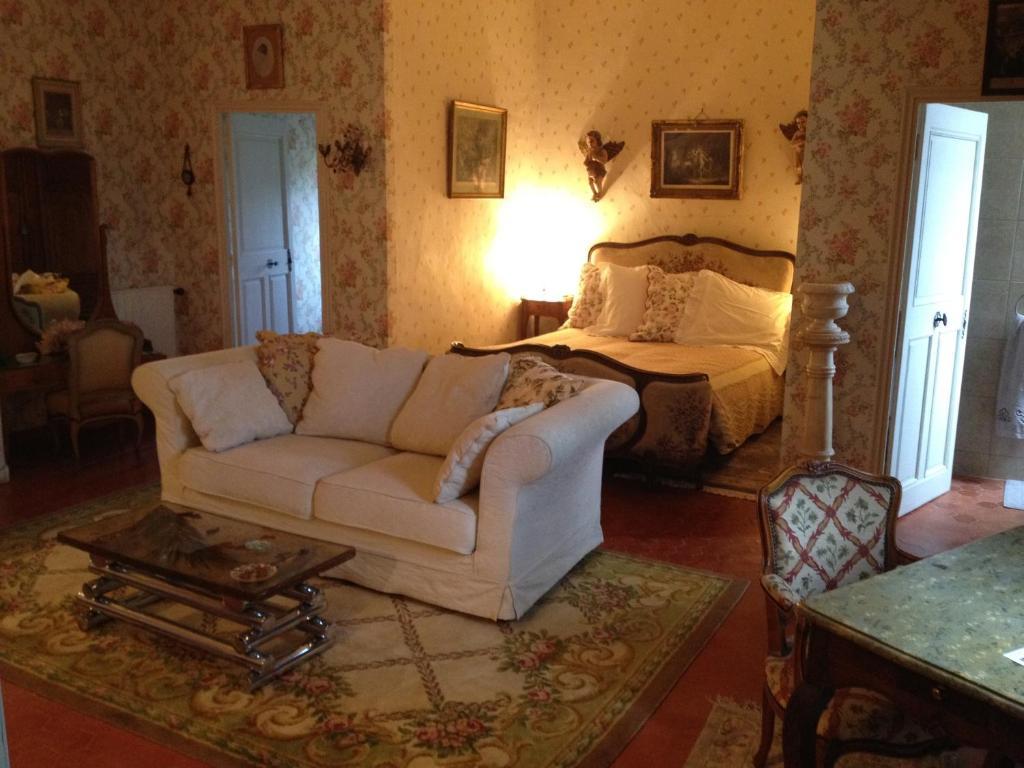 B&B Domaine Le Clos Du Pavillon Бриньол Стая снимка